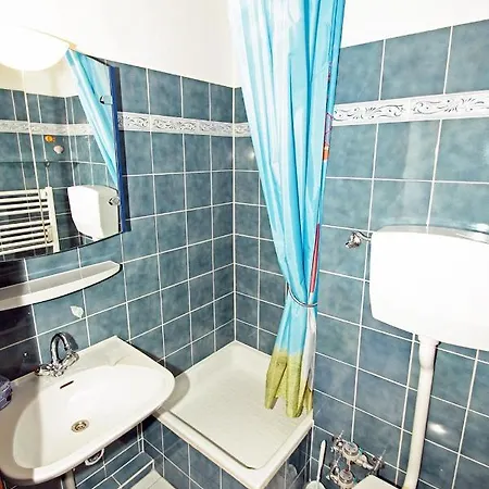Apartment D10-002